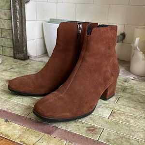 Vagabond suede brown Chelsea boots size 37